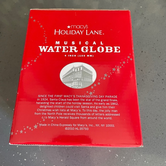 New in box 2010 Macy's angel musical water globe - Picture 7 of 7